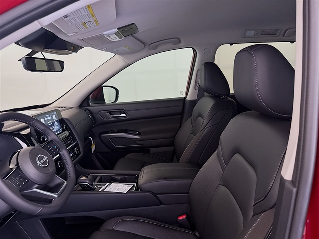 2025 Nissan Pathfinder SL photo 3