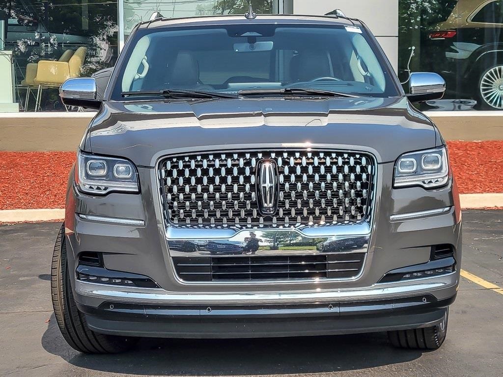 2022 Lincoln Navigator Black Label photo 3