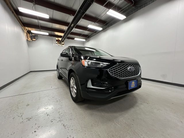 2023 Ford Edge SEL photo 2