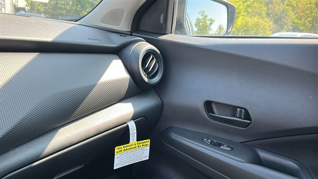 2025 Nissan Kicks Play S photo 20