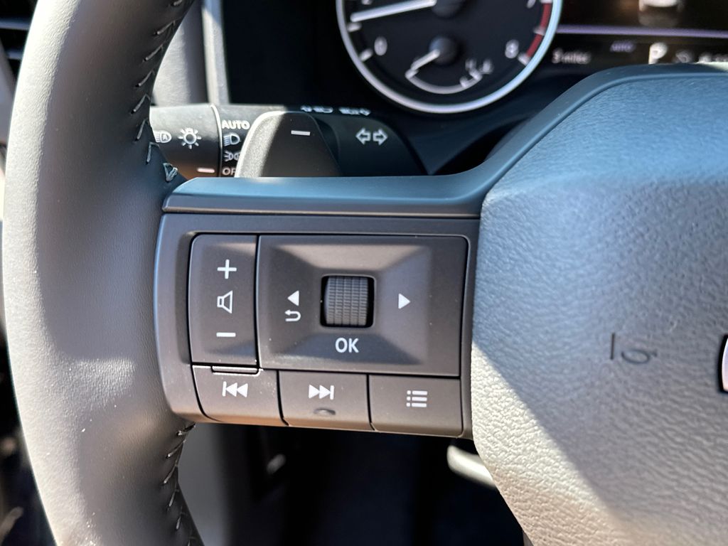 2026 Nissan Rogue SV photo 11