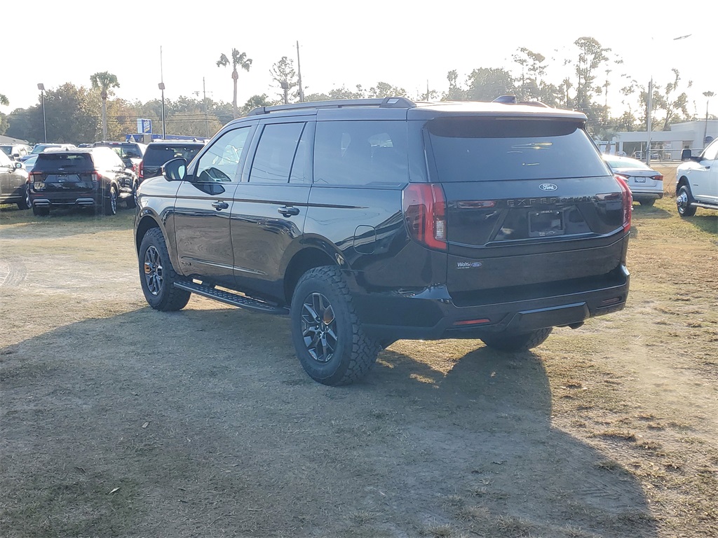 2025 Ford Expedition photo 2