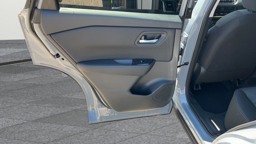 2026 Nissan Rogue SV photo 21