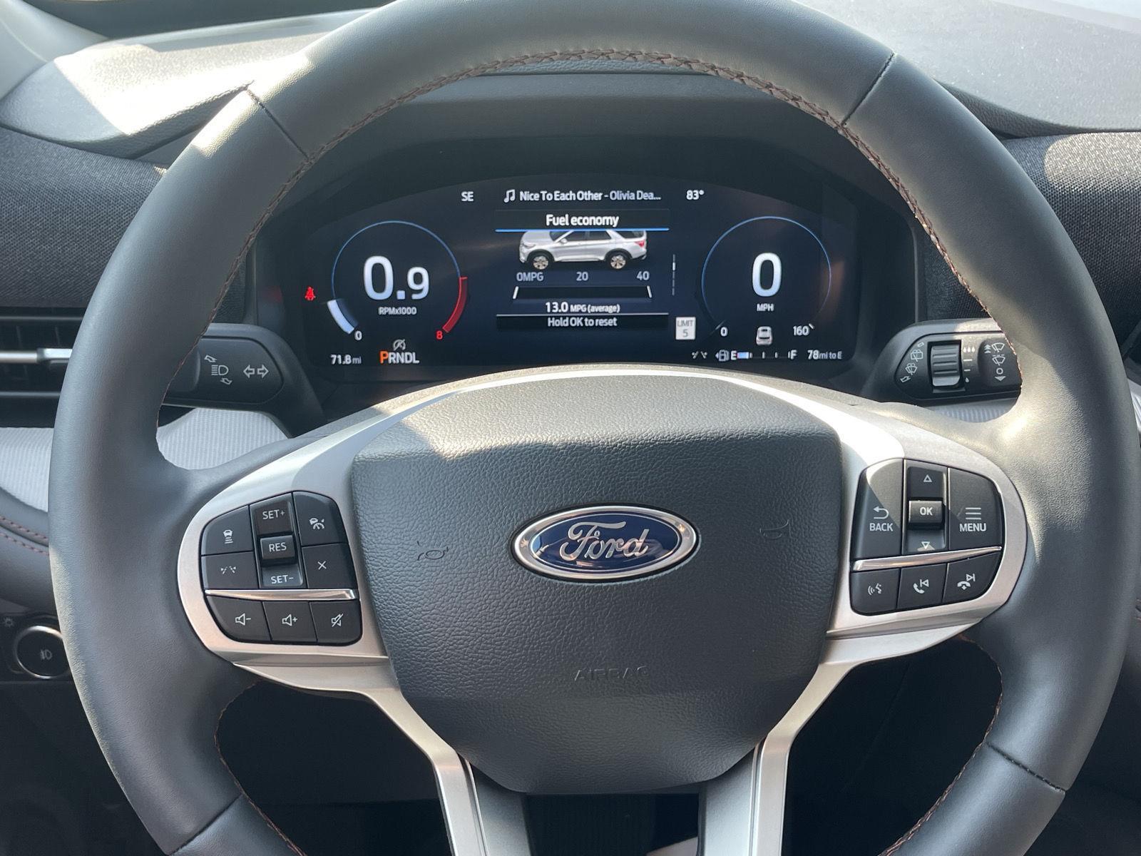 2025 Ford Explorer photo 24