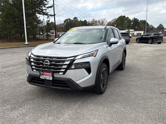 2024 Nissan Rogue SV's photo