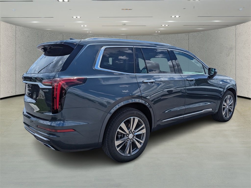 2021 Cadillac XT4 Premium Luxury photo 3