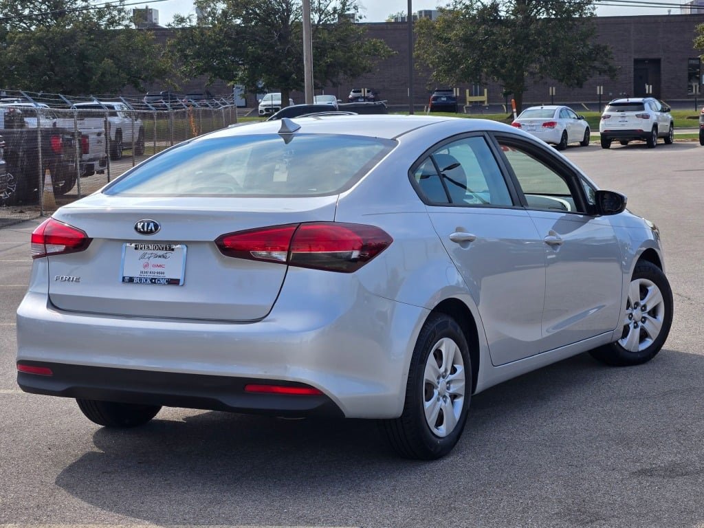 2018 Kia Forte LX Base photo 8