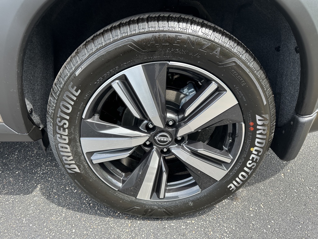 2025 Nissan Rogue SL photo 11