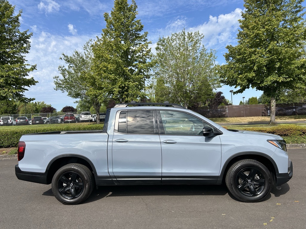 2023 Honda Ridgeline Black Edition photo 2