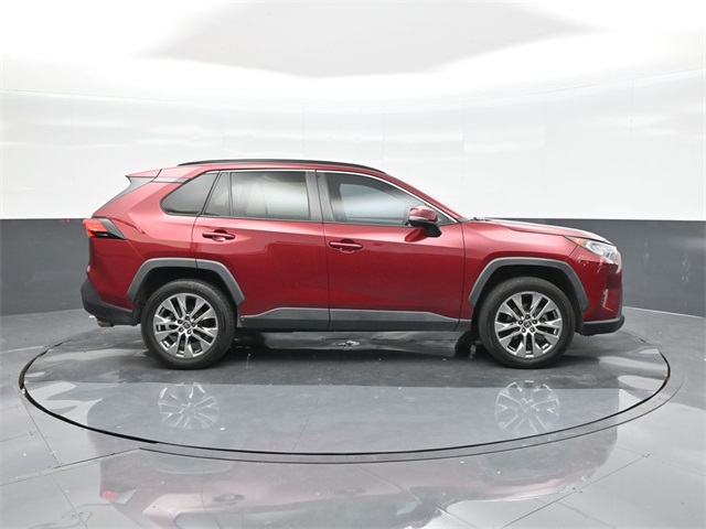 2021 Toyota RAV4 XLE Premium photo 17