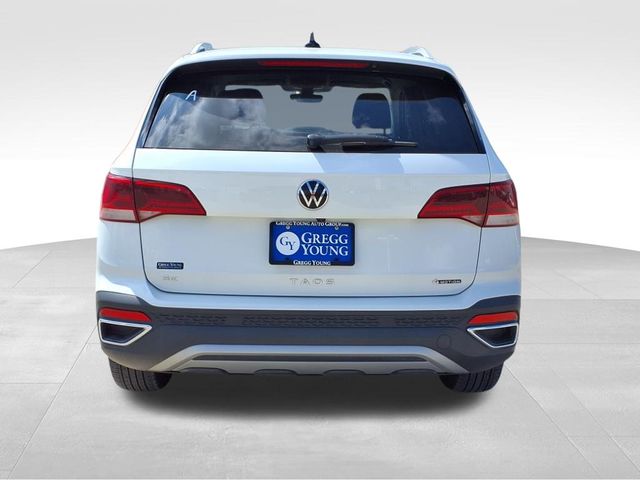 2024 Volkswagen Taos SE photo 4