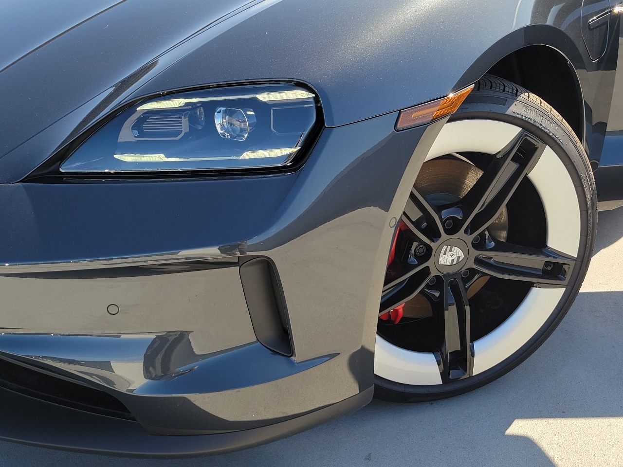 2025 Porsche Taycan 4S photo 9