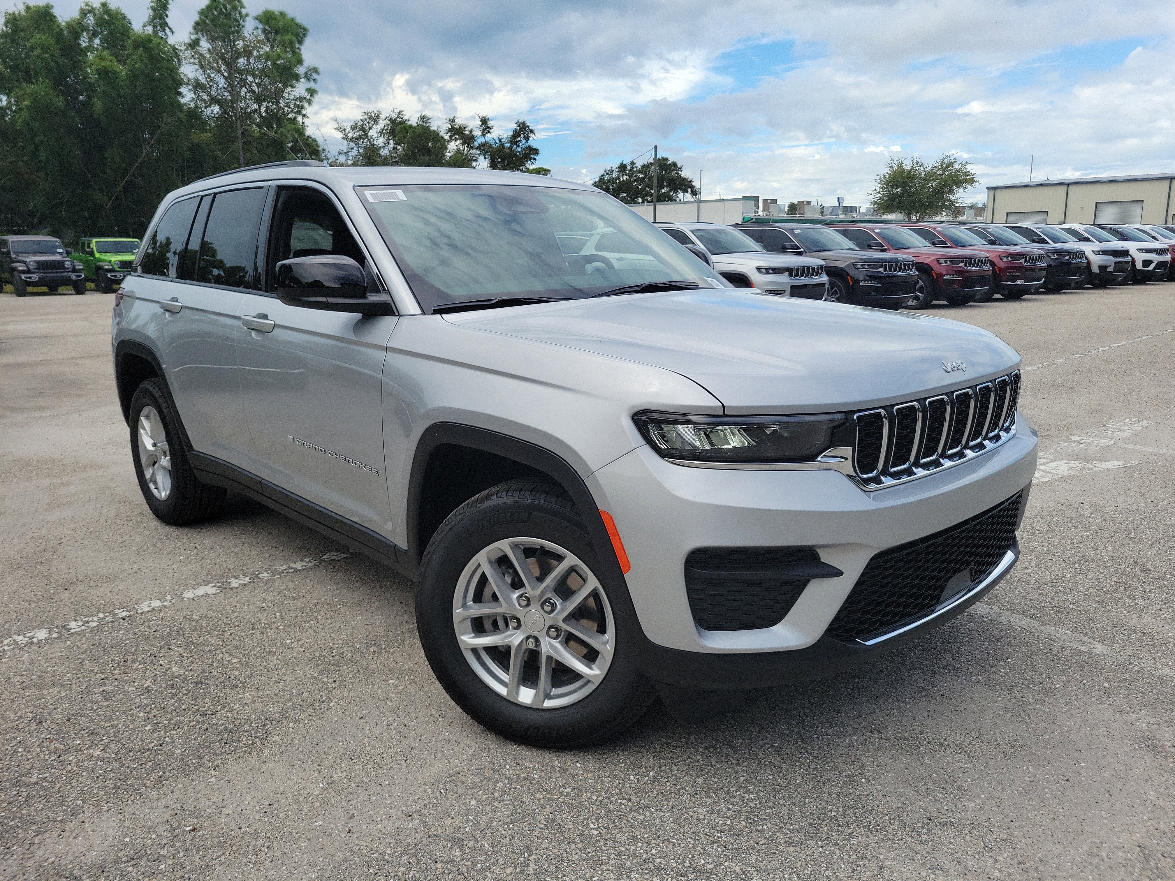 2025 Jeep Grand Cherokee Laredo's photo