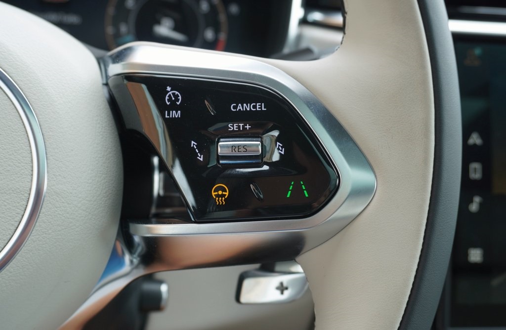 2025 JAGUAR F-PACE - Image 17