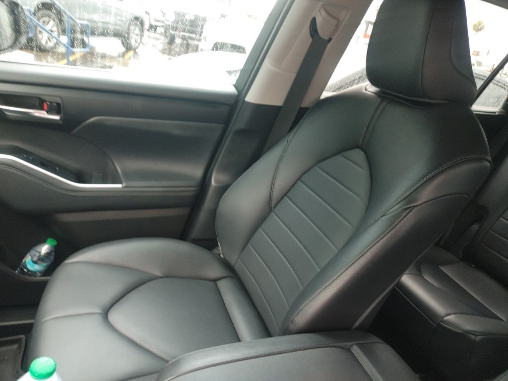 2024 Toyota Highlander XLE photo 13