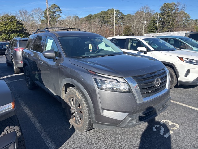 2022 Nissan Pathfinder SV