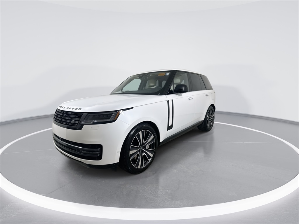 2025 Land Rover Range Rover SE photo 3