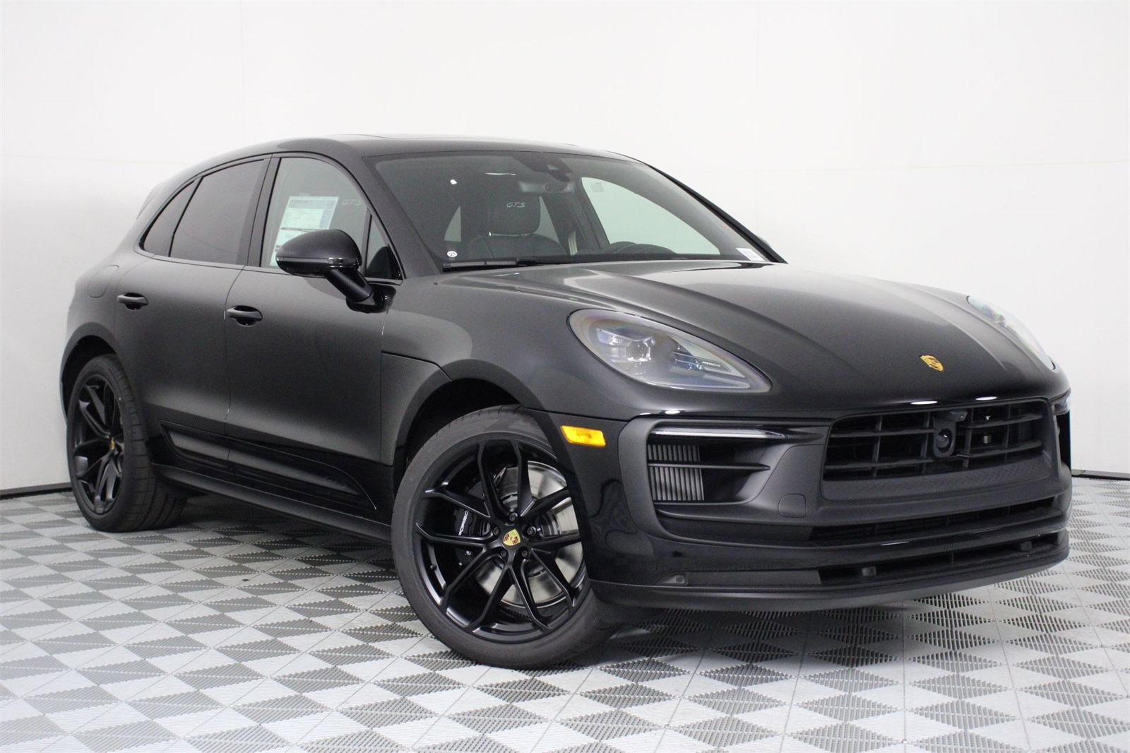 2025 Porsche Macan GTS photo 9