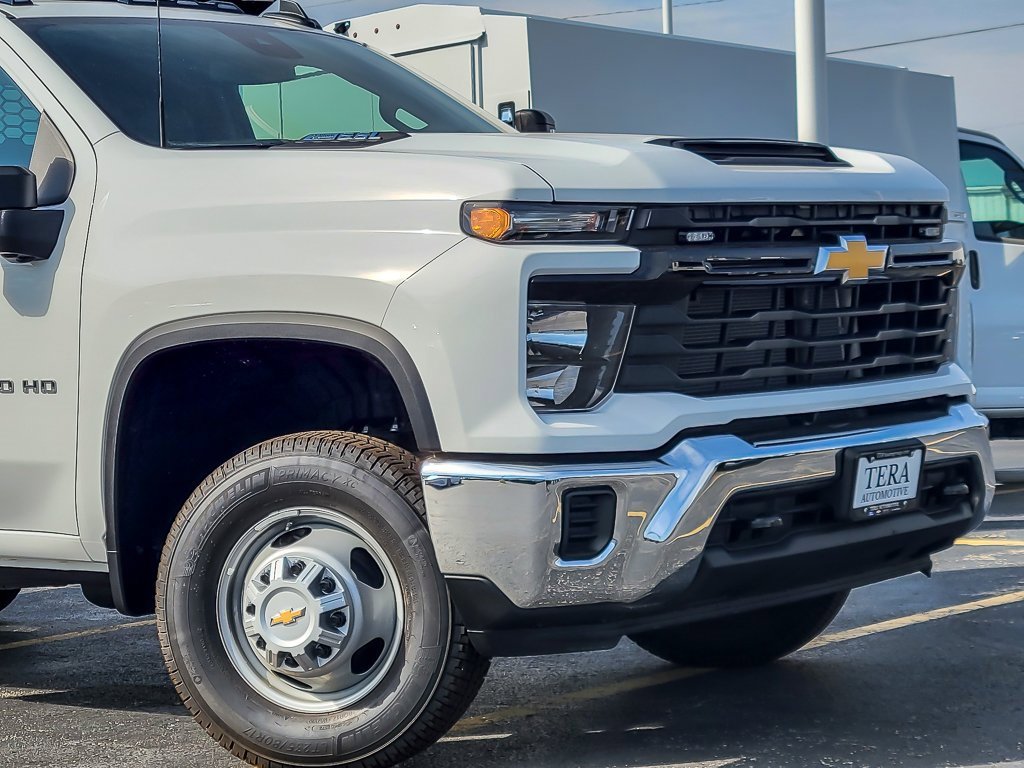 2025 Chevrolet Silverado 3500HD Work Truck photo 2