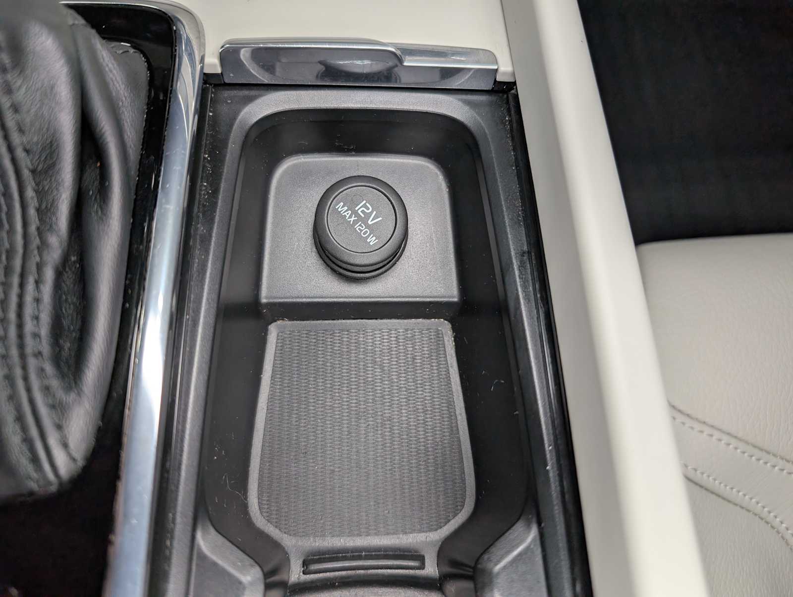 2020 Volvo V60 Cross Country photo 27