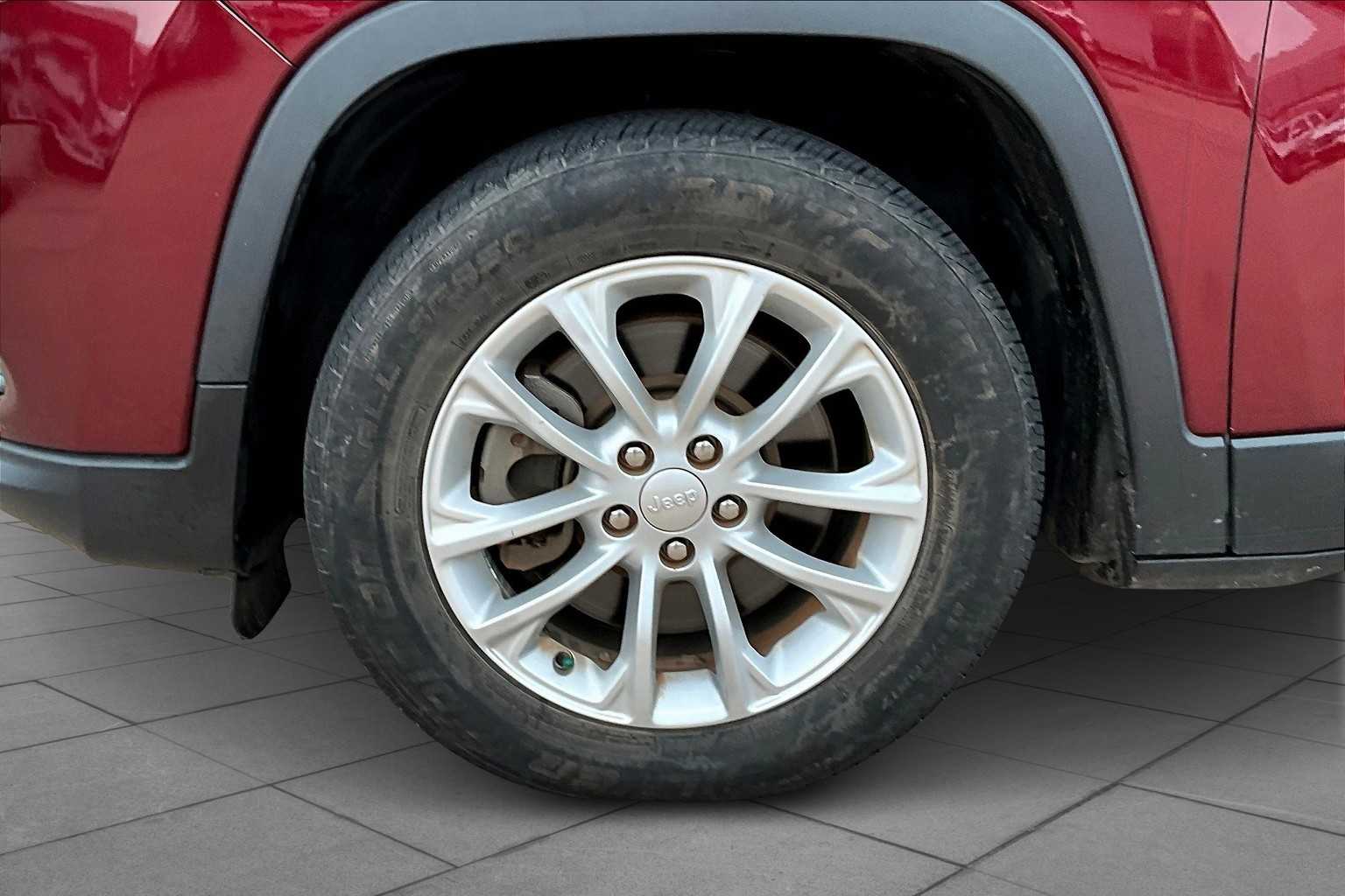 2020 Jeep Cherokee Latitude photo 9