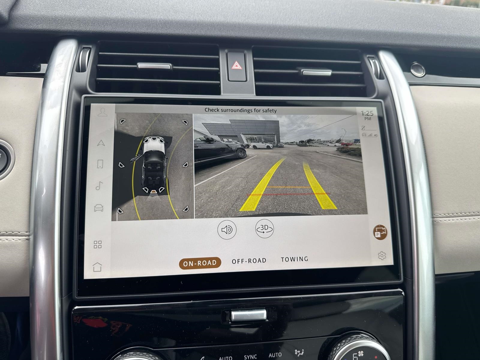 2025 Land Rover Discovery S photo 11