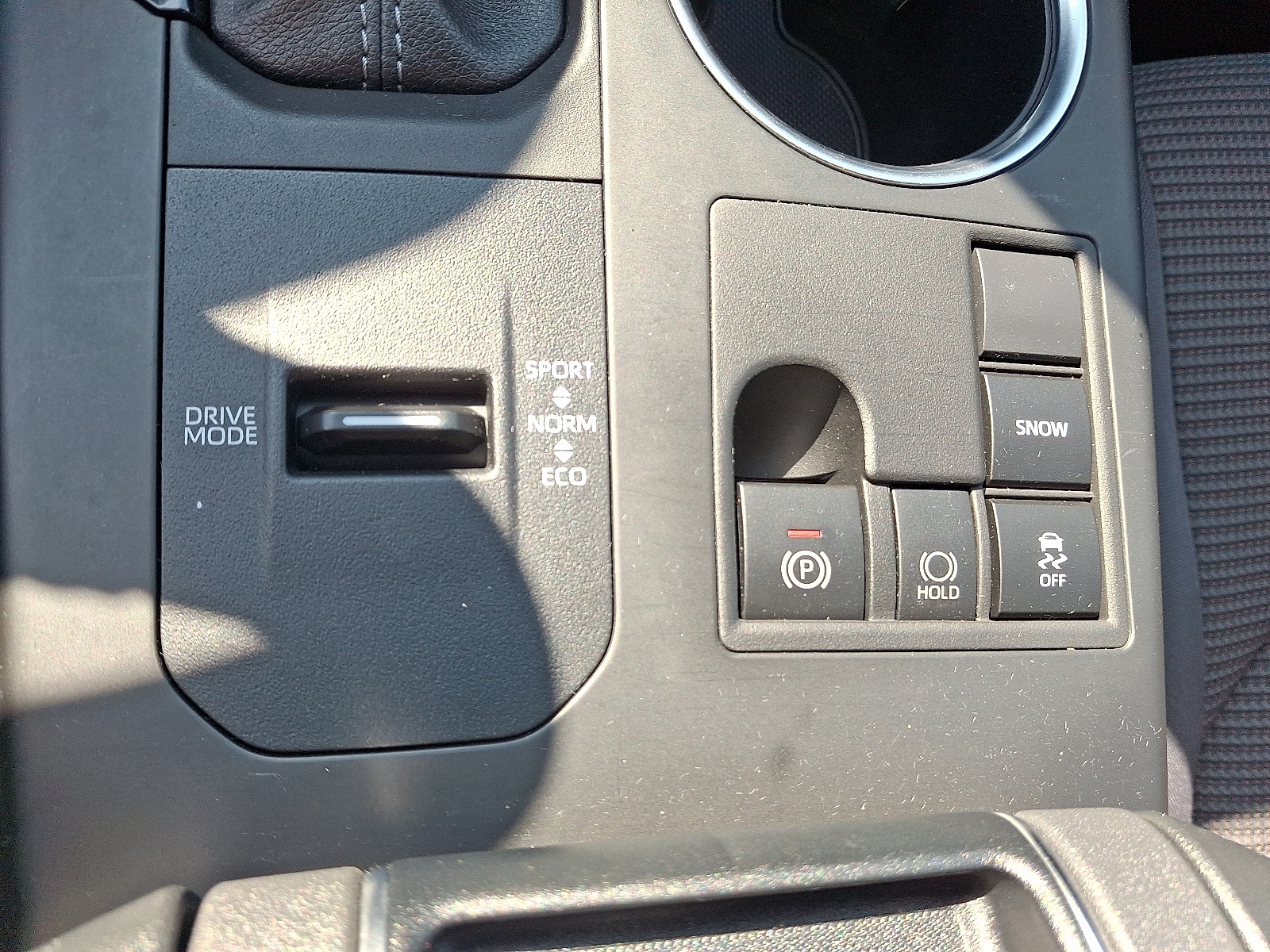 2024 Toyota Highlander LE photo 25