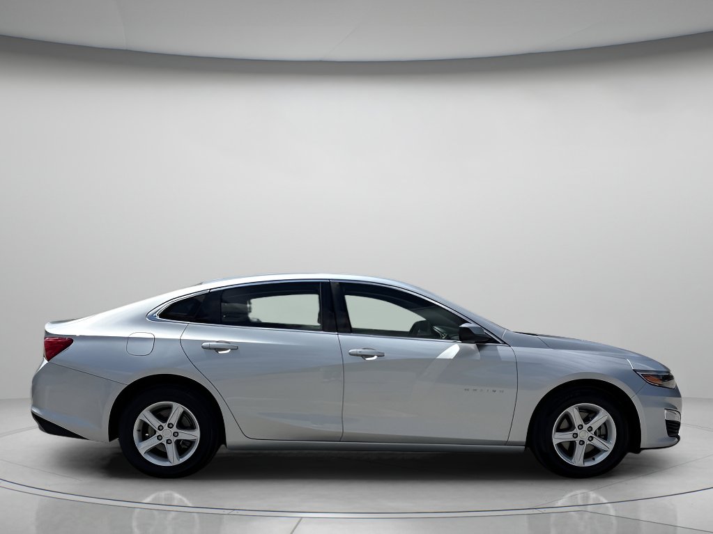 2020 Chevrolet Malibu LS photo 2