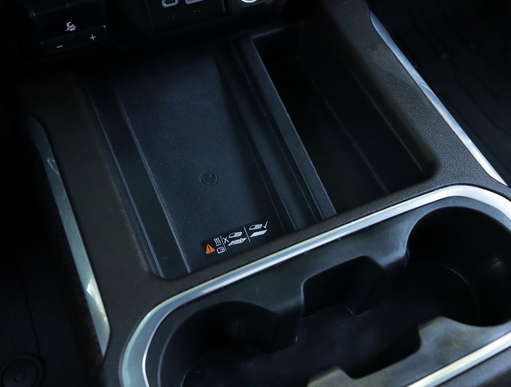 Used 2022 White Frost Tricoat GMC Denali image 18