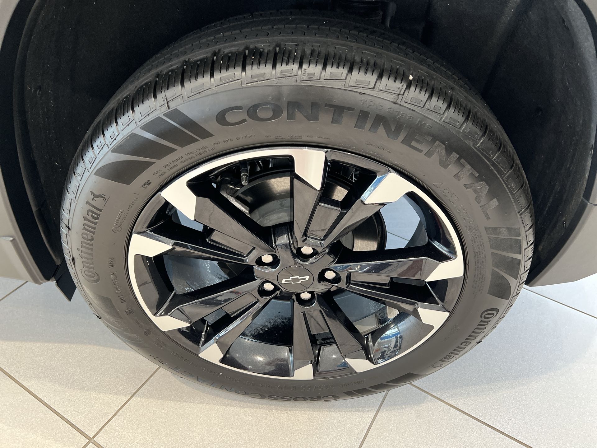 2025 Chevrolet Equinox RS photo 3
