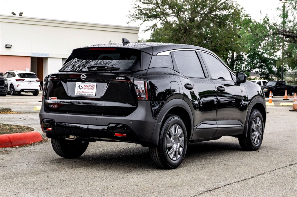 2026 Nissan Kicks S photo 3