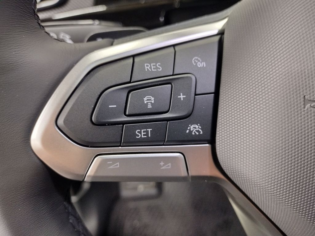 2026 Volkswagen Atlas Cross Sport SEL Premium R-Line photo 23