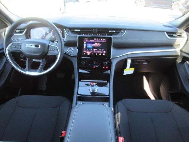 2025 Jeep Grand Cherokee Laredo X photo 11