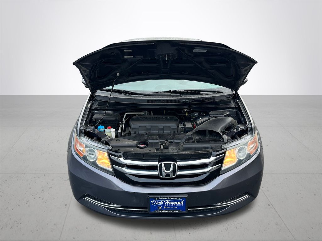 2016 Honda Odyssey SE photo 4