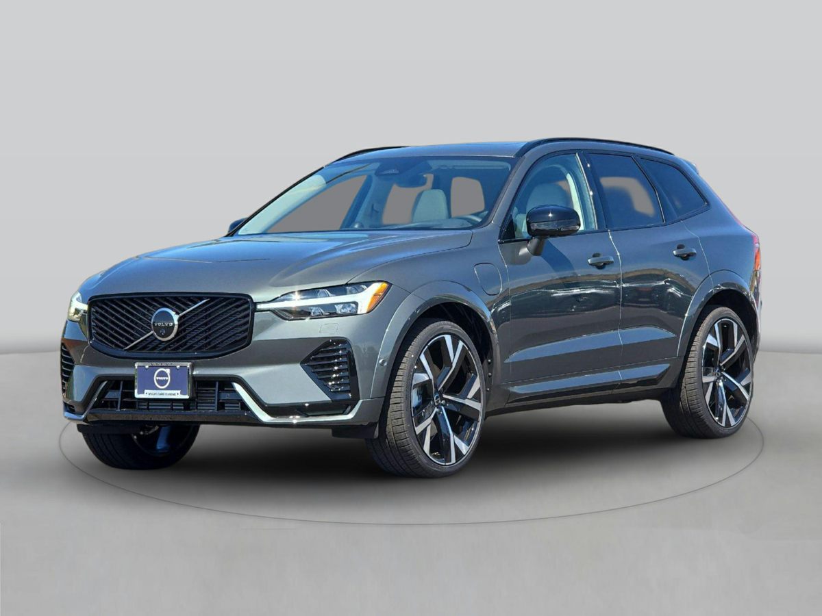 2026 Volvo XC60 Hybrid T8 photo 2