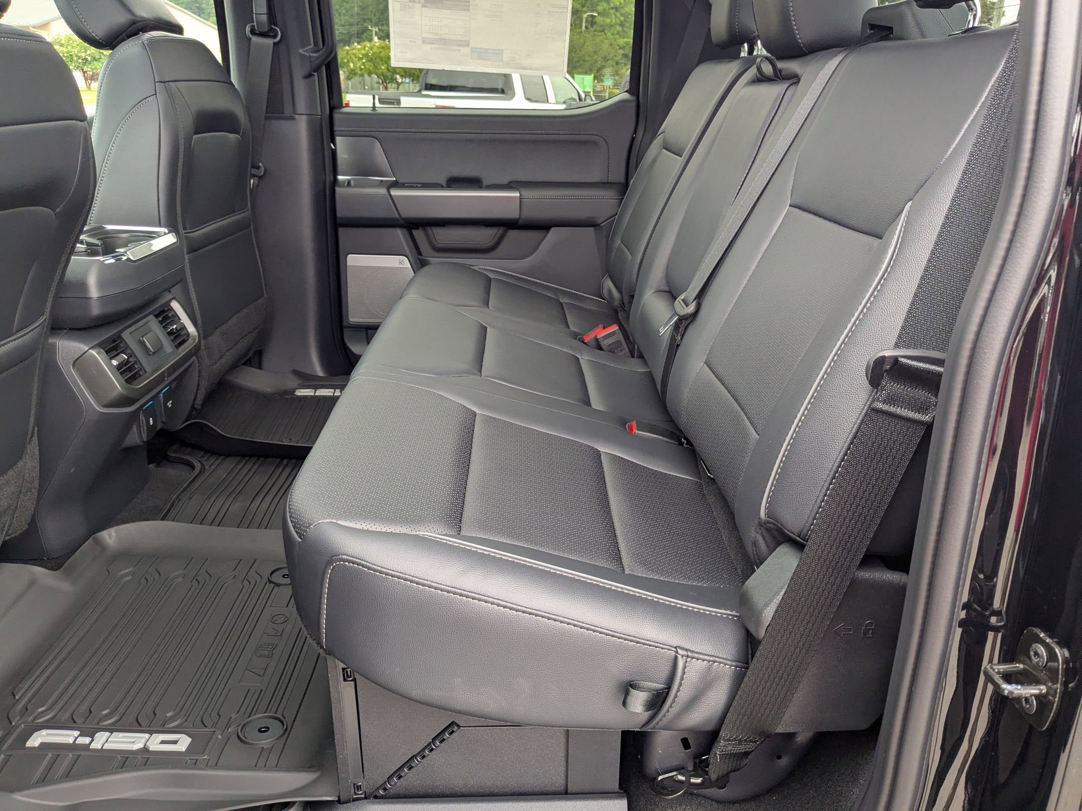 2025 Ford F-150 Lariat photo 30