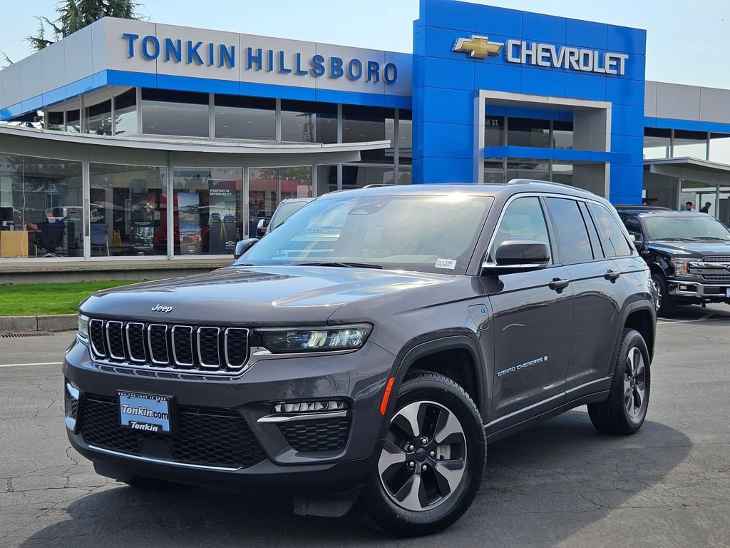2023 Jeep Cherokee Base photo 2
