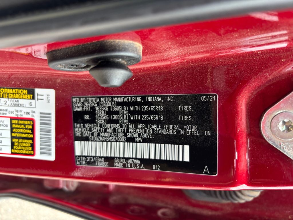 2021 Toyota Highlander XLE photo 17