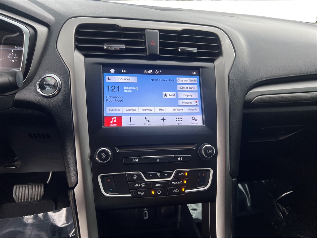 2017 Ford Fusion SE photo 11