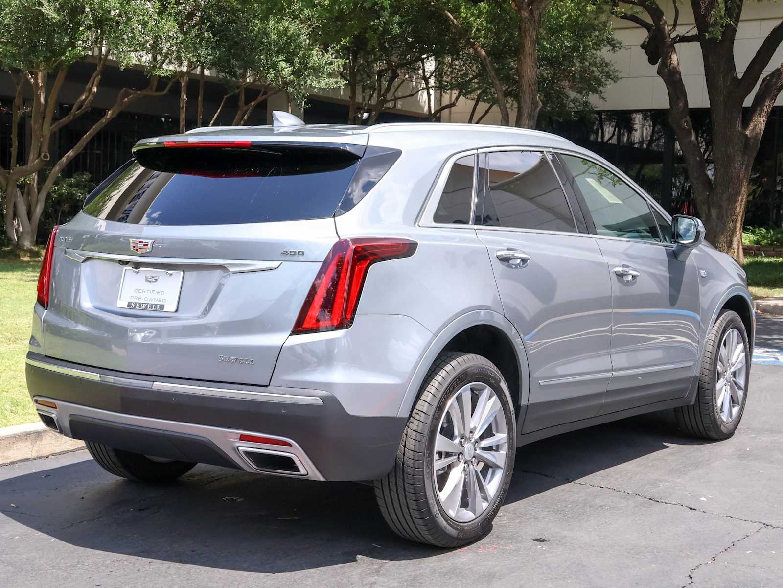 2025 Cadillac XT5 Premium Luxury photo 2