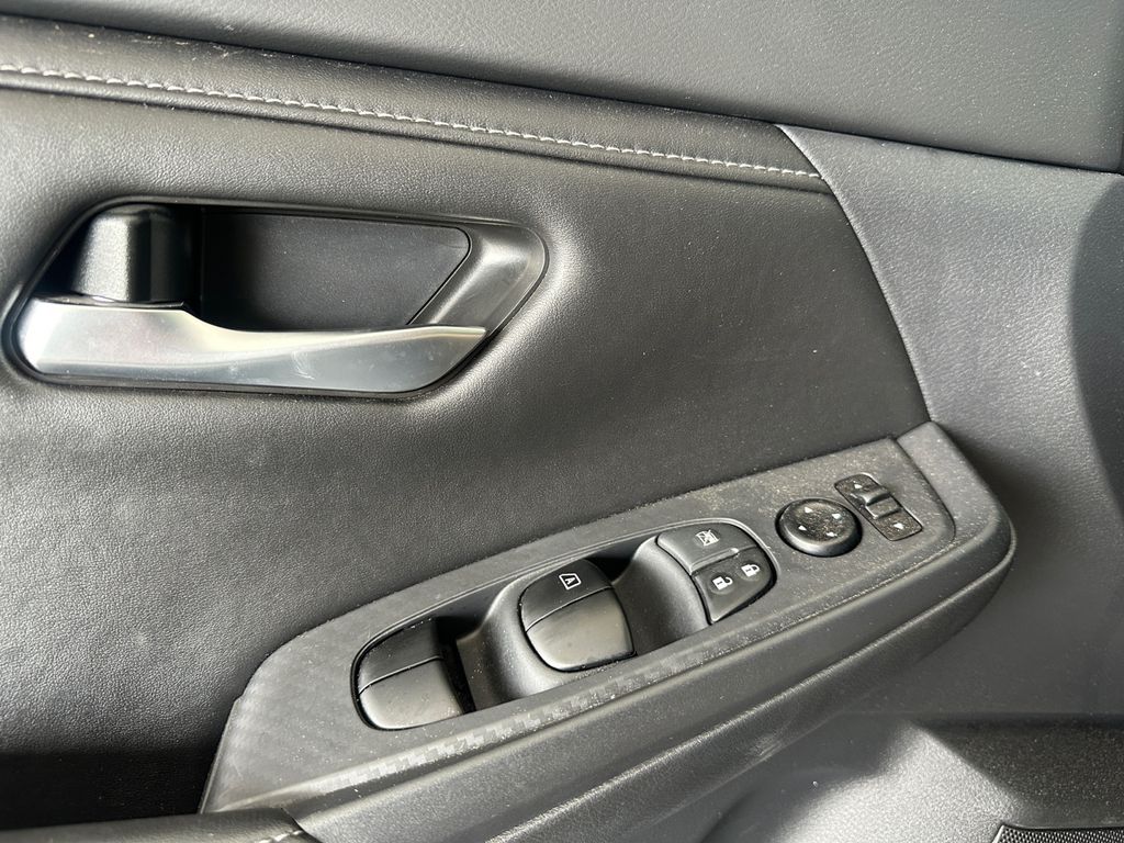 2025 Nissan Sentra SV photo 12