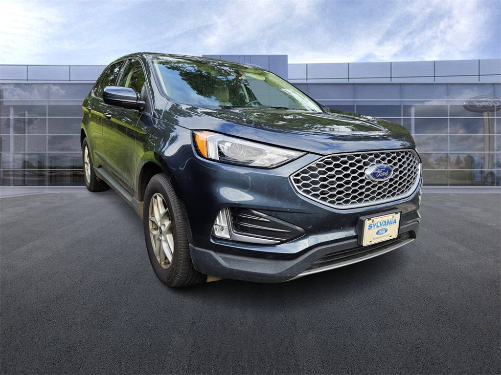 2023 Ford Edge SEL photo 2