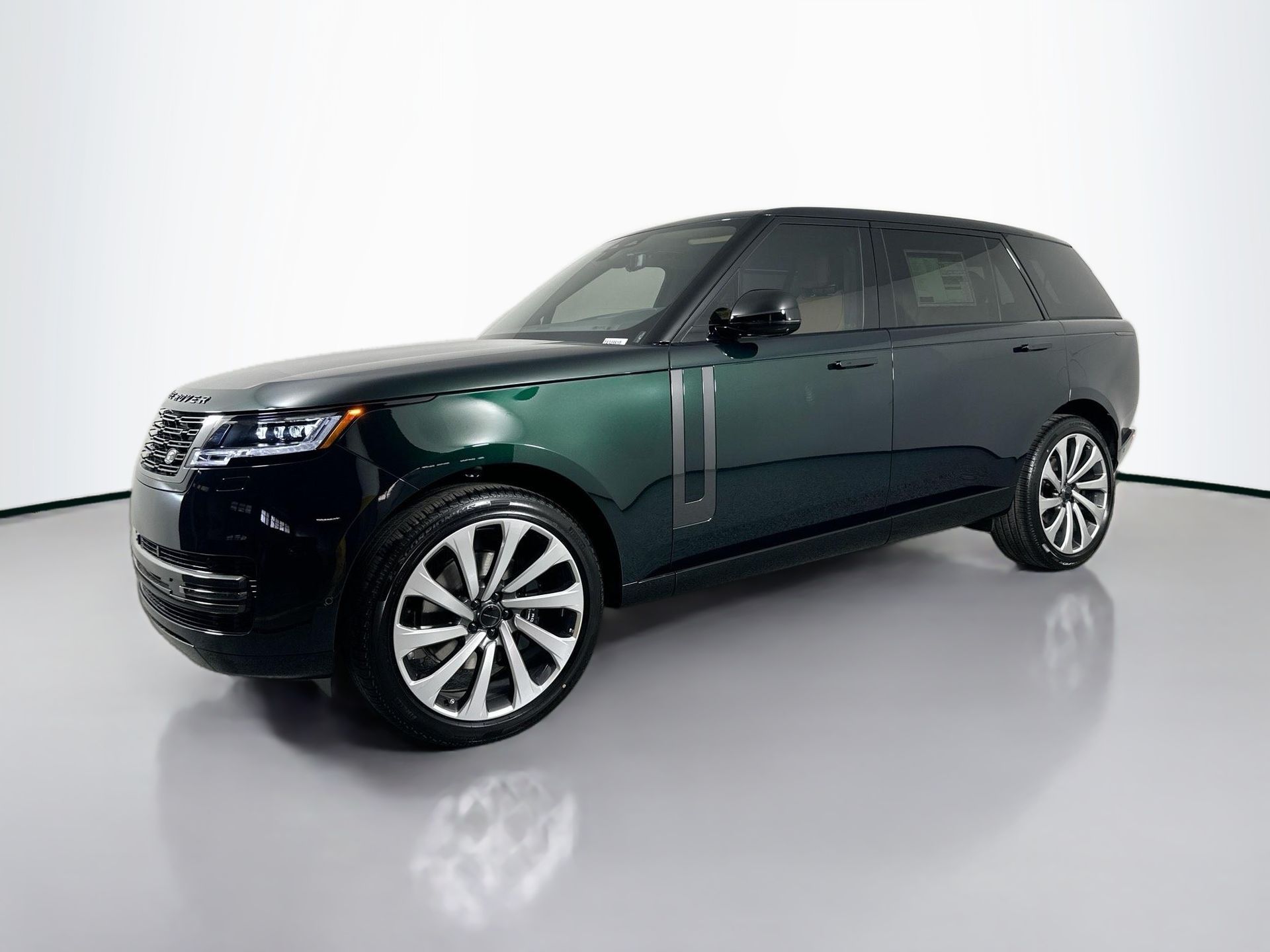 2026 Land Rover Range Rover SE's photo