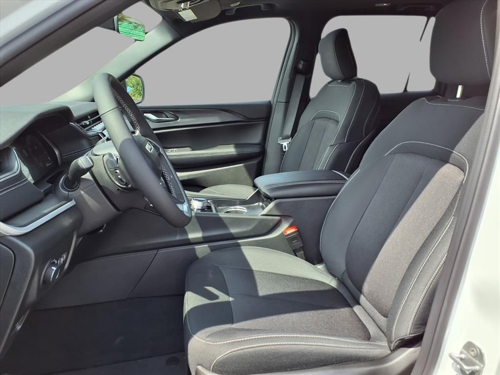 2025 Jeep Grand Cherokee Laredo X photo 19