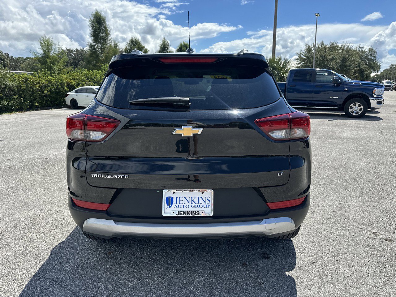 2024 Chevrolet Trailblazer LT photo 2