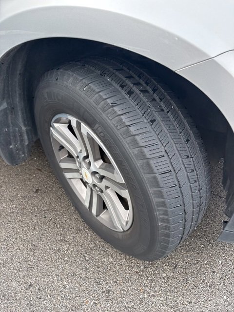 2016 Chevrolet Traverse 1LT photo 2