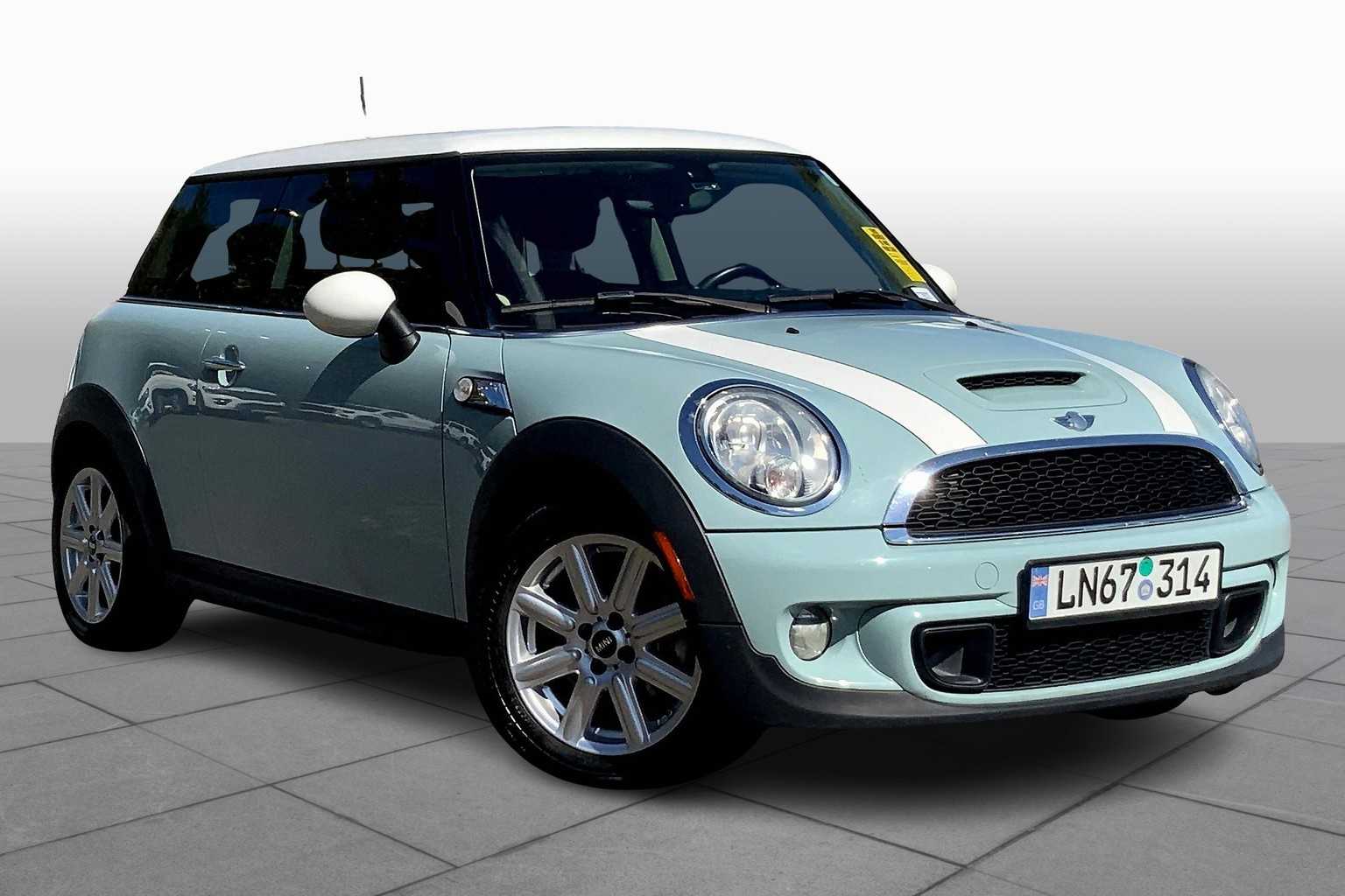 2013 Mini Cooper Hardtop S photo 2