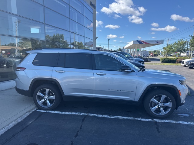 2021 Jeep Grand Cherokee Limited photo 2