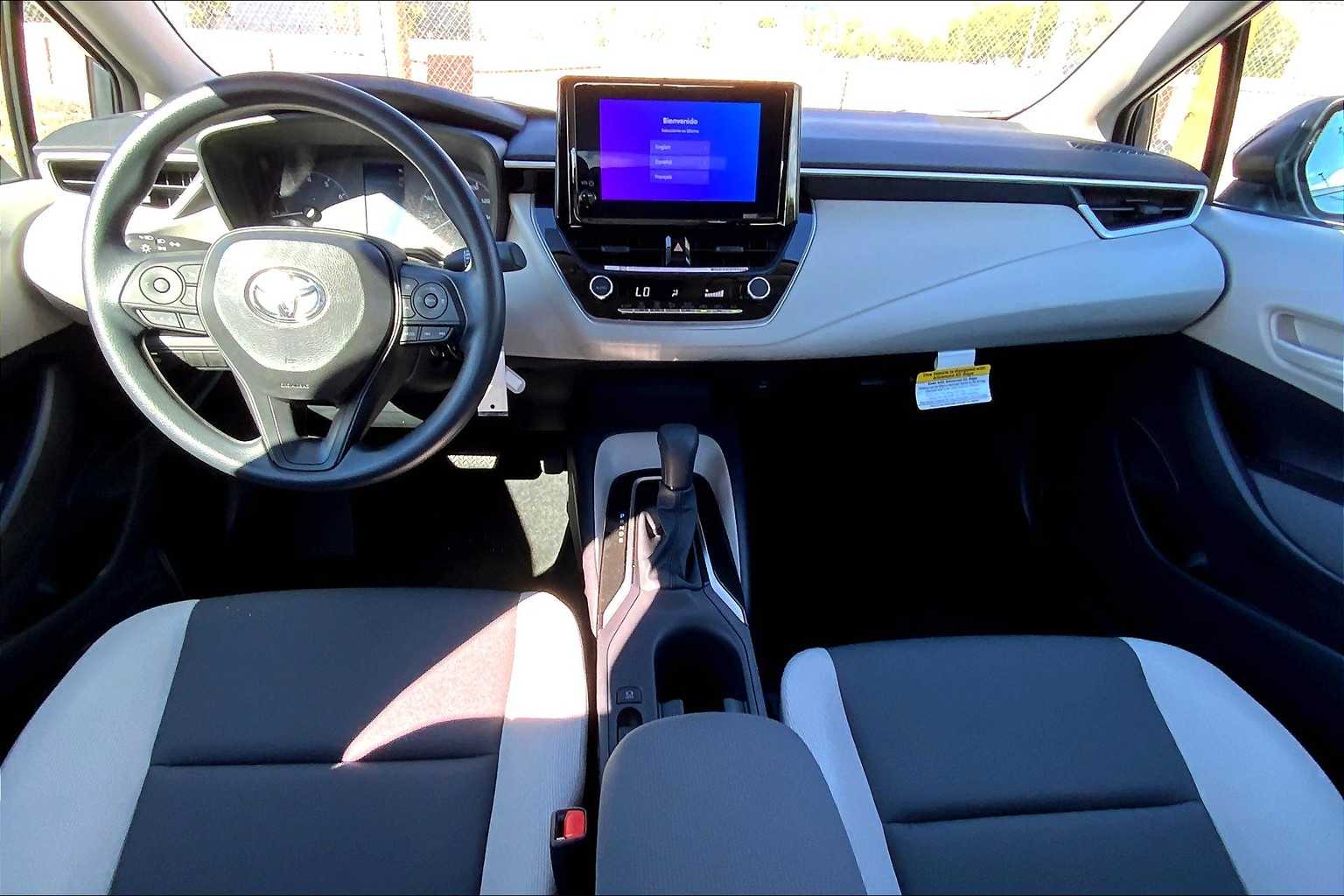 2025 Toyota Corolla LE photo 12