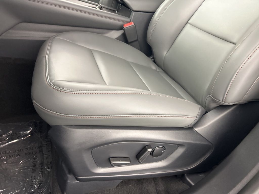 2025 Ford Explorer photo 21